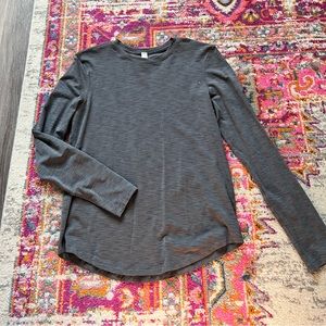 Lululemon - Size 4 - grey long-sleeve top (full length)